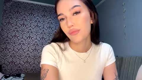 Snapshot of sary_vibe chatting on October 14, 3:03 pm Valentina online show from October 14, 3:03 pm