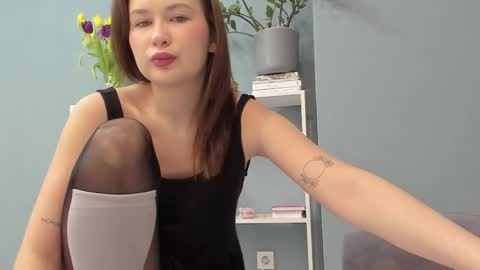Snapshot of sasha_bell_ chatting on March 12, 2:52 am Sasha online show from March 12, 2:52 am