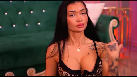 Snapshot of sashaferrera chatting on February 22, 7:10 pm Dennise online show from February 22, 7:10 pm