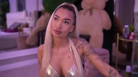 Snapshot of sashaferrera chatting on September 11, 7:03 pm Dennise online show from September 11, 7:03 pm