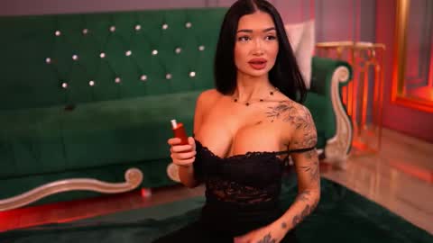 Snapshot of sashaferrera chatting on February 19, 7:05 pm Dennise online show from February 19, 7:05 pm