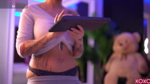 Snapshot of sashaferrera chatting on October 24, 7:10 pm Dennise online show from October 24, 7:10 pm