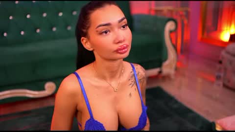 Snapshot of sashaferrera chatting on February 23, 7:01 pm Dennise online show from February 23, 7:01 pm