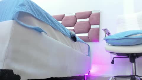 Manuela  online show from March 9, 9:57 pm