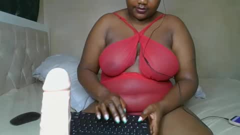 sassie_bee online show from December 20, 11:58 pm