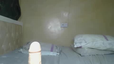 sassie_bee online show from December 3, 12:55 am