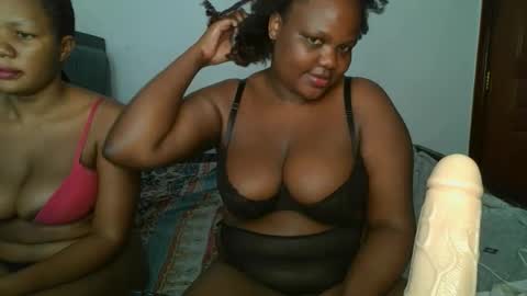 sassie_bee online show from October 16, 2:25 am