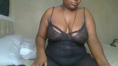 sassie_bee online show from December 15, 10:37 pm