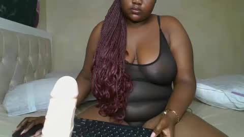 sassie_bee online show from January 4, 11:27 pm