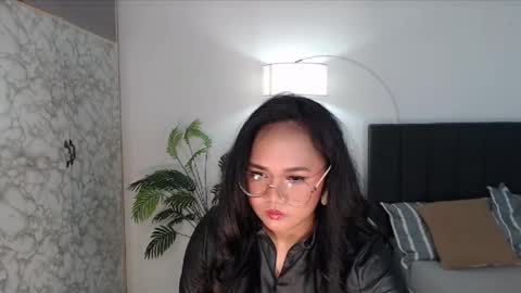 sassy_lena online show from December 19, 9:29 am