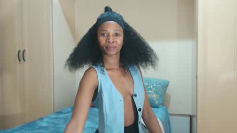 sasyylissaa online show from October 3, 1:00 am