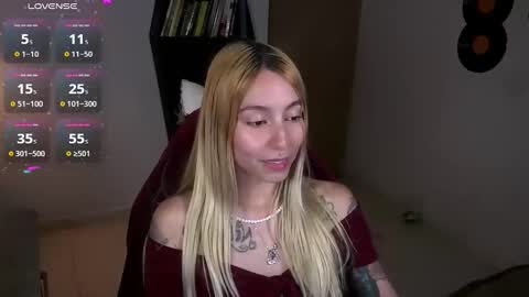 Snapshot of saucy_jenn1 chatting on October 25, 4:09 am I AM JENN online show from October 25, 4:09 am