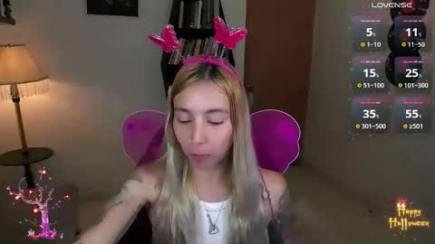 Snapshot of saucy_jenn1 chatting on November 1, 3:32 am I AM JENN online show from November 1, 3:32 am