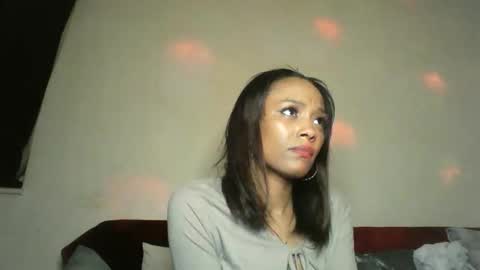 Snapshot of saucy_shanice chatting on September 28, 9:53 pm Shaniiice online show from September 28, 9:53 pm