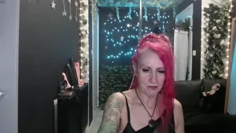 Snapshot of saucysky chatting on October 8, 10:58 pm SaucySky online show from October 8, 10:58 pm