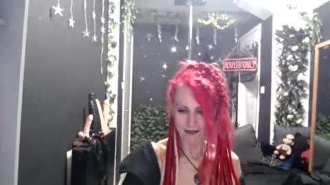 SaucySky online show from April 8, 9:39 pm