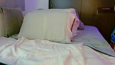 Snapshot of savage_penelope_ chatting on October 31, 12:45 am   Dela  online show from October 31, 12:45 am