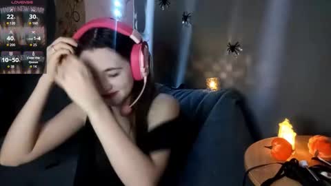 Snapshot of savannasotos chatting on October 31, 5:50 pm Sophie online show from October 31, 5:50 pm