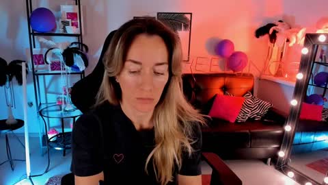 save the qween online show from December 23, 7:49 am