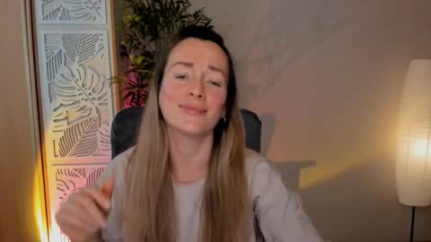 save the qween online show from February 20, 8:38 am