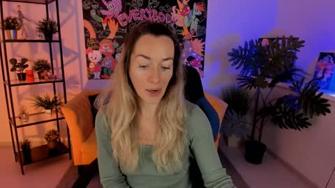 save the qween online show from December 17, 7:29 am