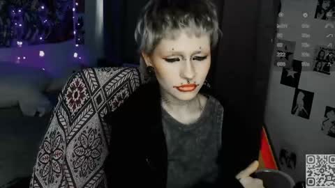 pronoun she. name Mary. age 21. online show from April 17, 8:05 am