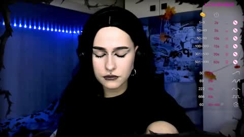 pronoun she. name Mary. age 21. online show from December 14, 8:40 pm