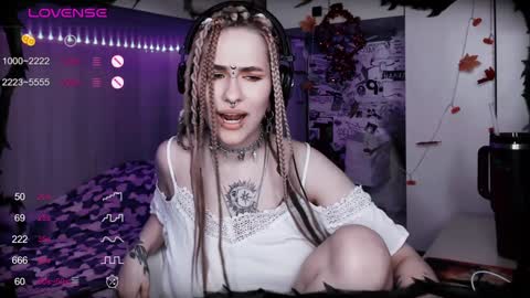 pronoun she. name Mary. age 21. online show from January 17, 6:44 pm