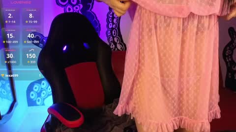 Snapshot of scarlet__perverted chatting on January 24, 9:17 am Explicit Content online show from January 24, 9:17 am