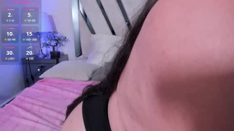 Snapshot of scarlet_dh chatting on October 22, 9:20 pm Claudia online show from October 22, 9:20 pm