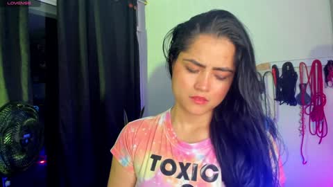 Snapshot of scarlet_kennedy98 chatting on December 19, 12:24 am scarlet taylor kennedy online show from December 19, 12:24 am