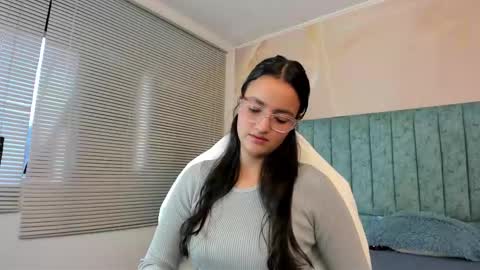 Snapshot of scarlet_rose__ chatting on March 3, 11:47 am Scarlet online show from March 3, 11:47 am