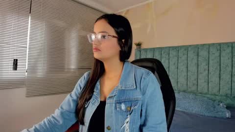 Snapshot of scarlet_rose__ chatting on February 21, 12:50 pm Scarlet online show from February 21, 12:50 pm