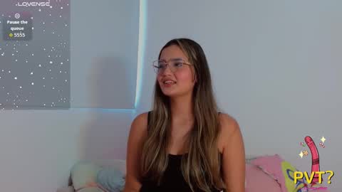 Scarlet  online show from October 17, 8:45 pm