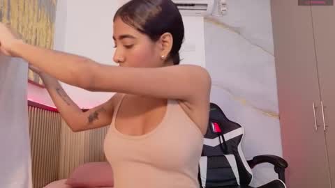 scarlet_vixen_ online show from February 26, 6:18 pm