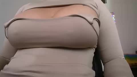 scarlet whisper online show from April 15, 6:52 pm