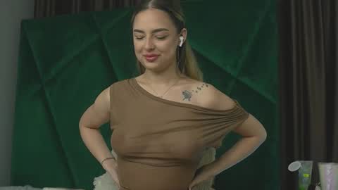 Snapshot of scarletcoles chatting on October 2, 10:48 pm Scarlet online show from October 2, 10:48 pm