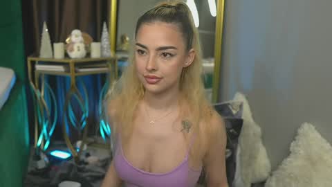 Snapshot of scarletcoles chatting on January 15, 11:08 pm Scarlet online show from January 15, 11:08 pm