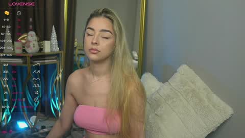 Snapshot of scarletcoles chatting on January 3, 2:21 am Scarlet online show from January 3, 2:21 am