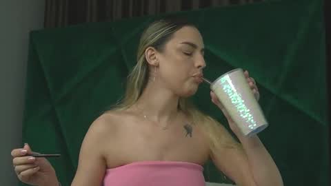 Snapshot of scarletcoles chatting on October 10, 1:43 am Scarlet online show from October 10, 1:43 am