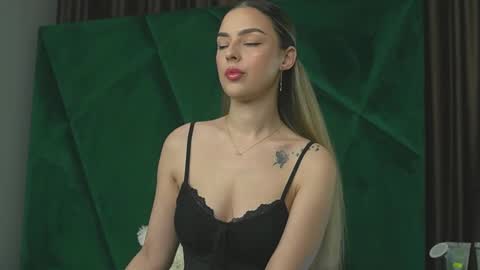 Snapshot of scarletcoles chatting on October 28, 10:47 pm Scarlet online show from October 28, 10:47 pm