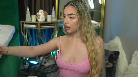 Snapshot of scarletcoles chatting on January 13, 10:35 pm Scarlet online show from January 13, 10:35 pm