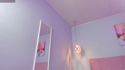 Scarlet  online show from December 19, 5:07 am
