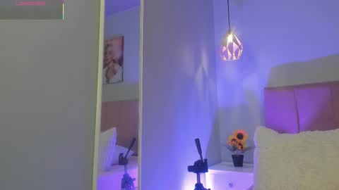 Scarlet  online show from January 19, 6:09 am