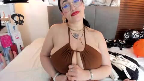 Snapshot of scarleth_swann chatting on October 23, 4:13 pm scarleth online show from October 23, 4:13 pm