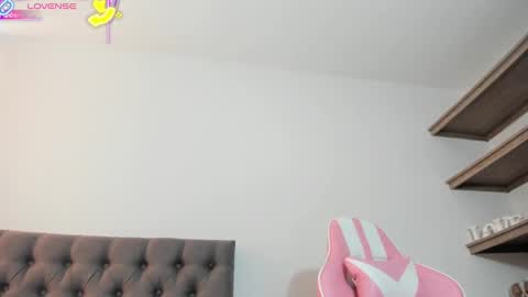 Snapshot of scarlethxs chatting on September 17, 3:21 pm SOFI online show from September 17, 3:21 pm