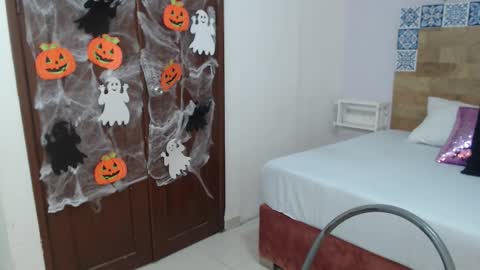 Snapshot of scarletlevis chatting on October 14, 10:29 am scarlet online show from October 14, 10:29 am