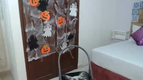 Snapshot of scarletlevis chatting on October 15, 10:40 am scarlet online show from October 15, 10:40 am