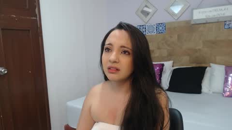 Snapshot of scarletlevis chatting on September 18, 10:03 am scarlet online show from September 18, 10:03 am