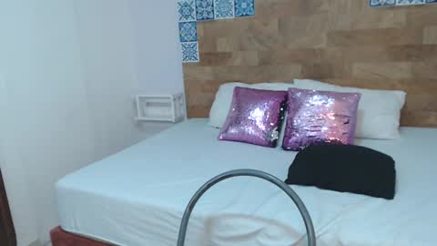 Snapshot of scarletlevis chatting on September 22, 11:30 am scarlet online show from September 22, 11:30 am